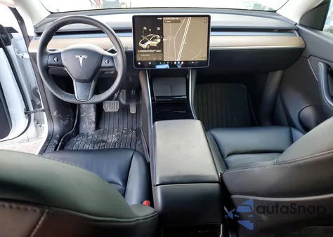 2021 Tesla Model Y z USA, uszkodzony, nr VIN 5YJYGDEE3MF079830